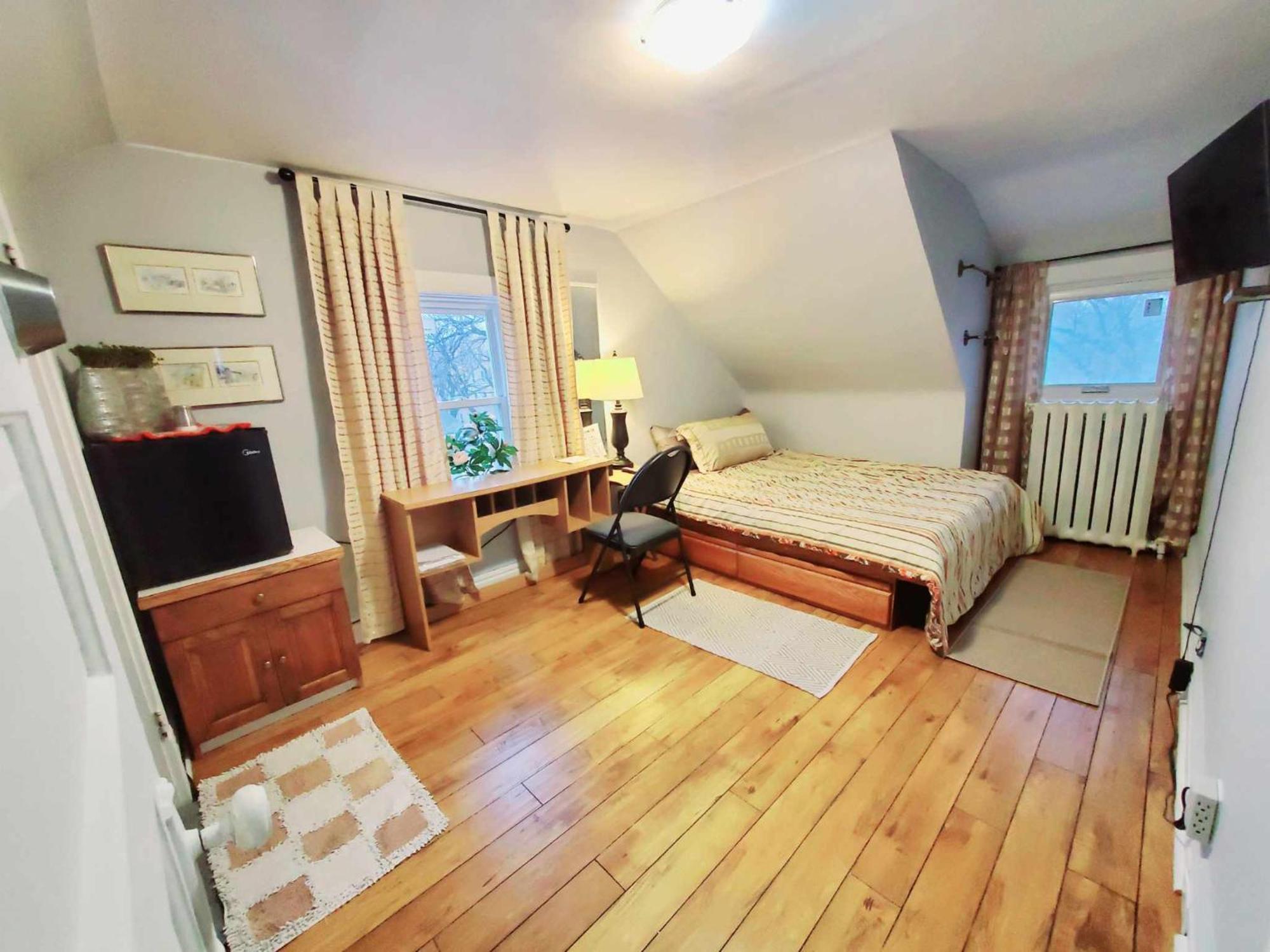 Merj'S Guest House In Wolesly 温尼伯 外观 照片